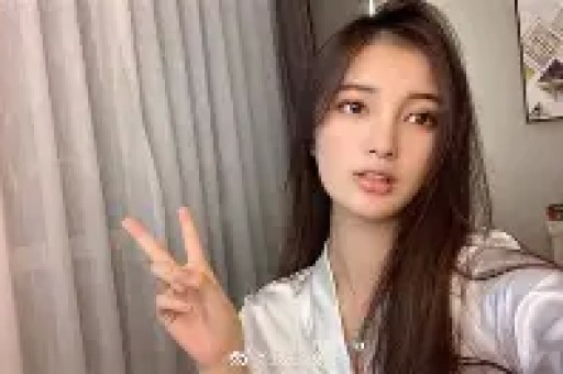 百万网红小英直播翻车人设崩塌被商家甩锅这次道歉都没人买账