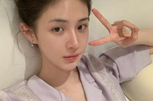 周震南父亲三度成老赖儿子同天代言高端品牌网友：有钱但不还
