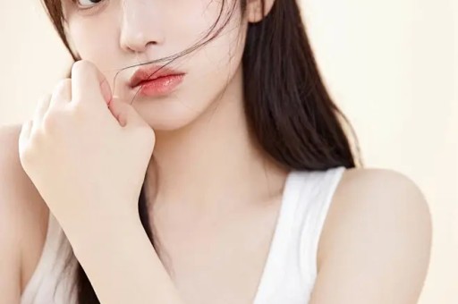 晚上好。吻雅卫生纸一袋35元。两袋65元。三袋90花之语卫生纸一袋38两袋7三袋110海洋之花407911应顾客所说。恢复零售价格。从明天开始。特价价格。到今天结束。共计卖出50袋纸